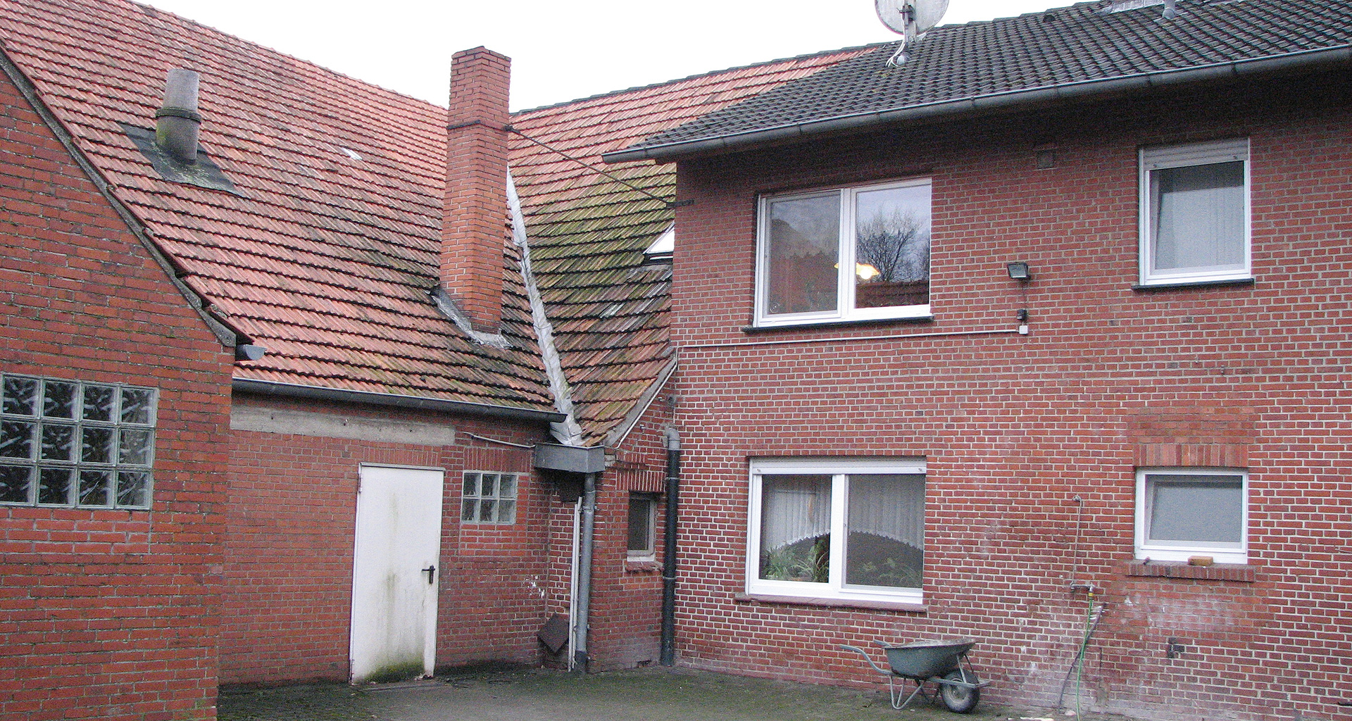 Anbau Wohnhaus Twist altes Gebäude Bauerhof Innenhof