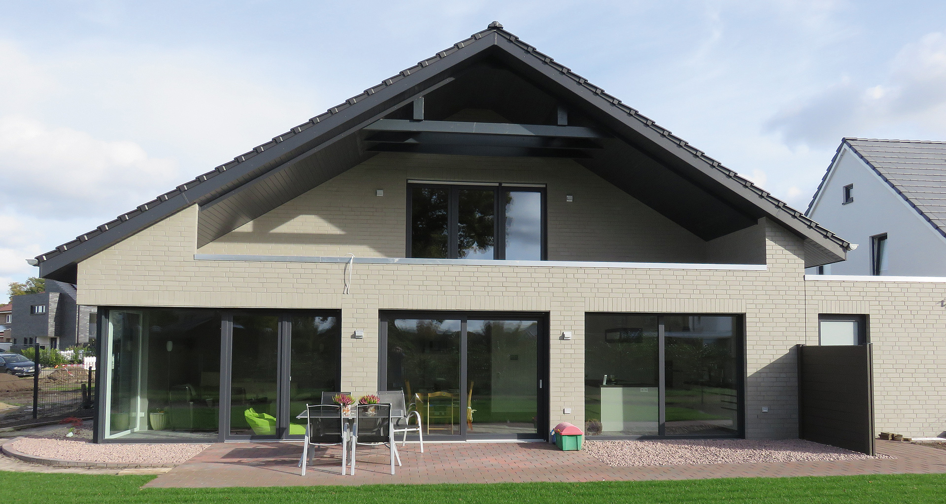 Doppelhaus Rückseite mit Terasse und Balkon in Nordhorn Grafschaft Bentheim