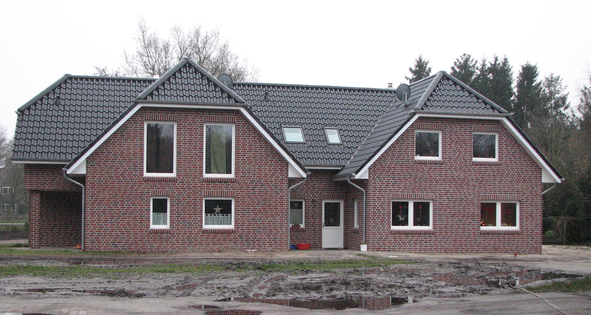 Zweifamilienhaus Front mit Seiteneingang in Twist Emsland