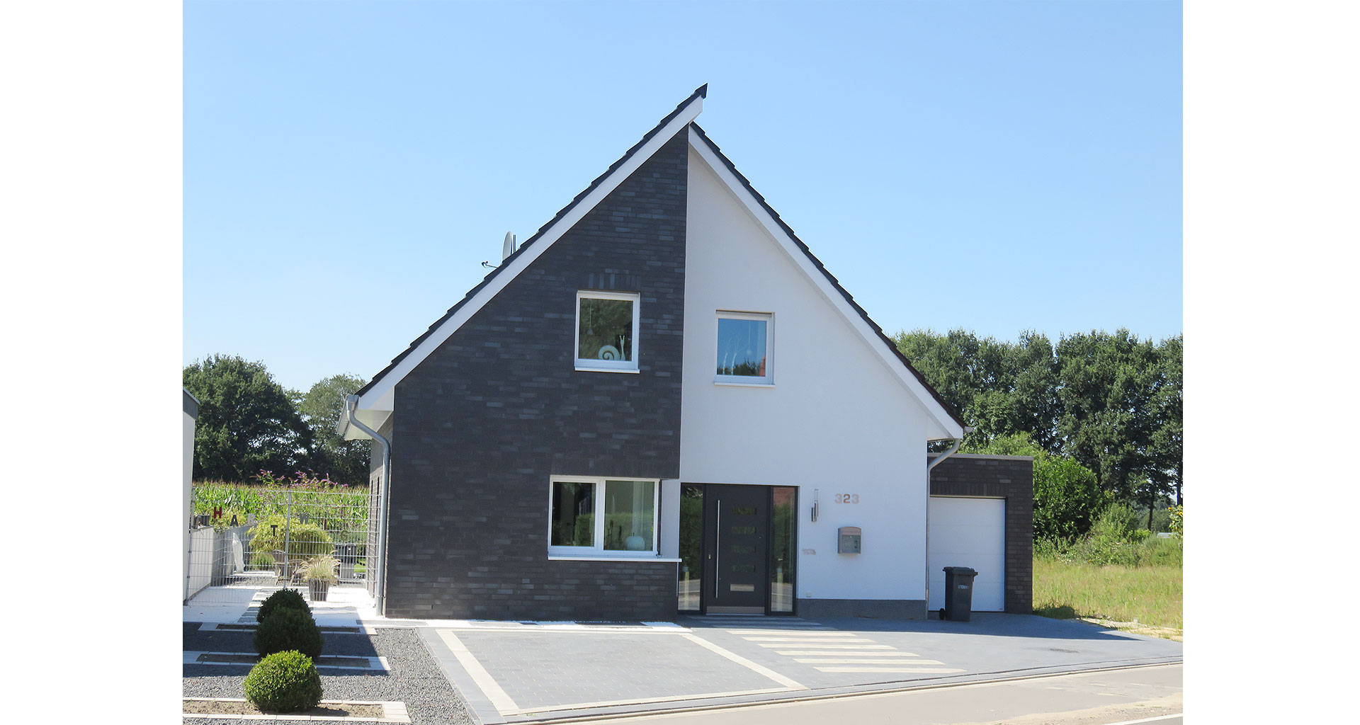 Einfamilienhaus Front mit Parkplatz in Grafschaft Bentheim Nordhorn 2016