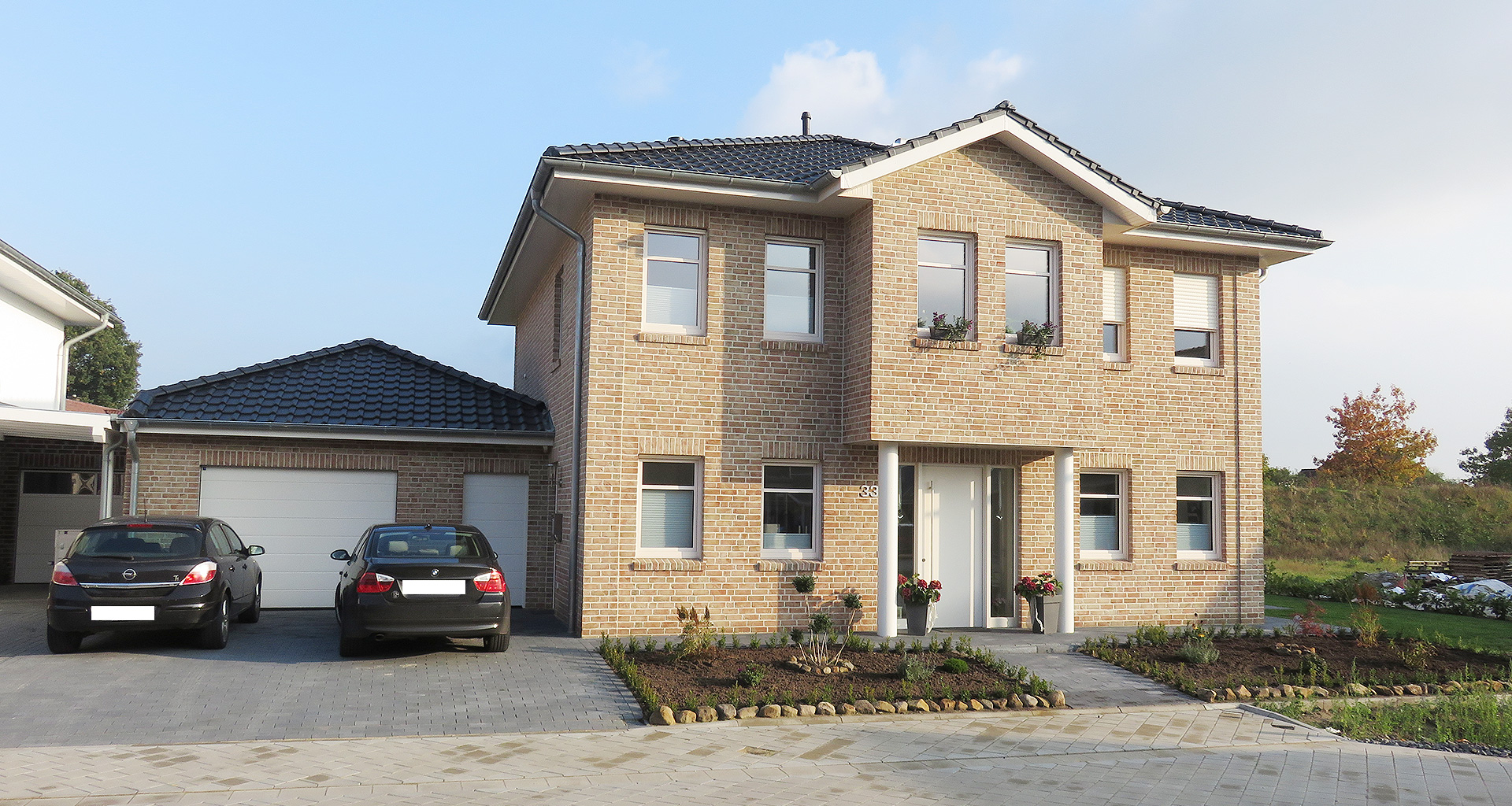 Einfamilienhaus Front mit Eingang und Carport in Wietmarschen-Lohne Emsland 2015