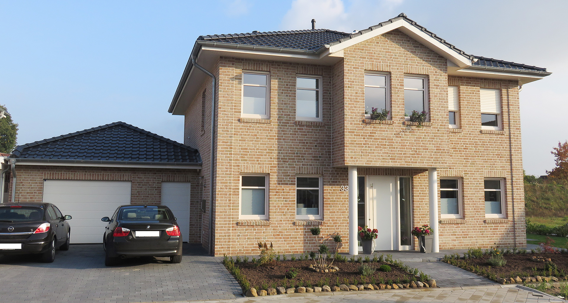 Einfamilienhaus Front mit Eingang und Carport in Wietmarschen-Lohne Emsland 2015