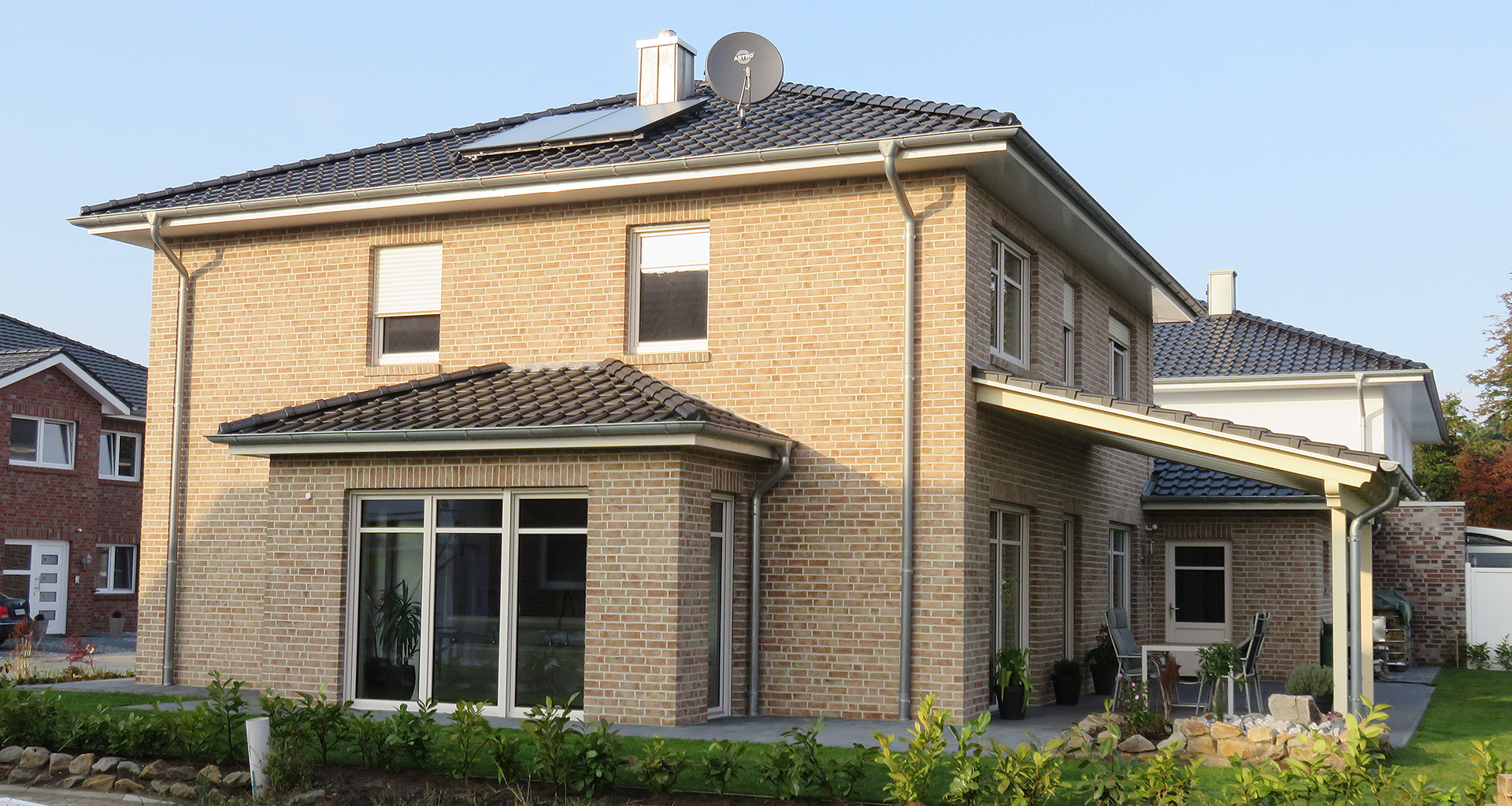 Einfamilienhaus rechte Seite mit Erker und seitliche Terrasse in Wietmarschen-Lohne Emsland 2015