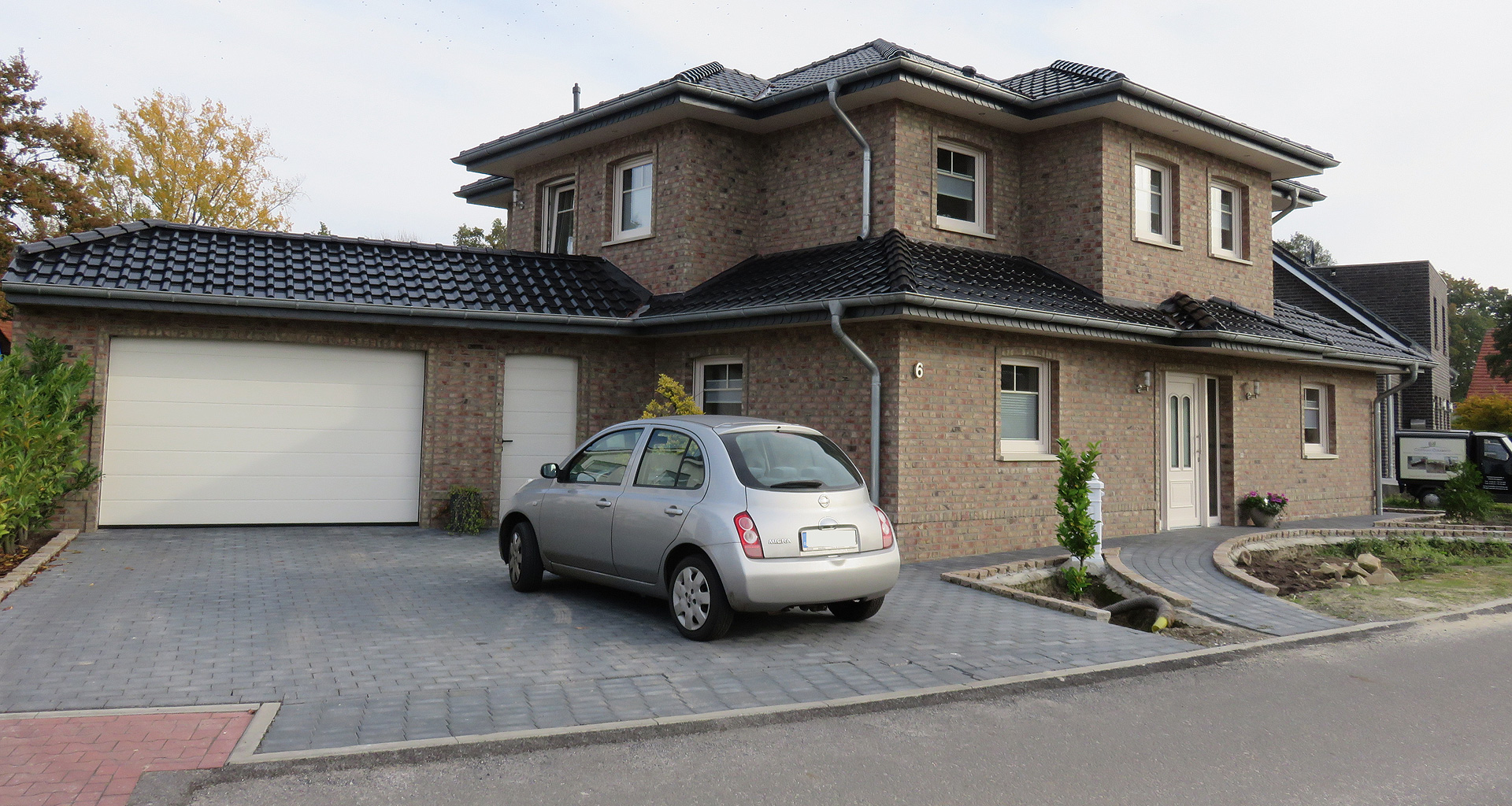 Landhaus in Nordhorn Front linke Seite mit Garage