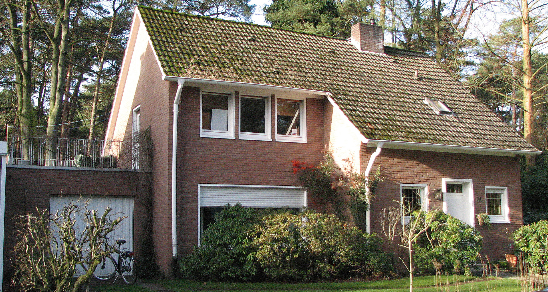 Unsaniertes Gebäude Lingen Front mit Garage