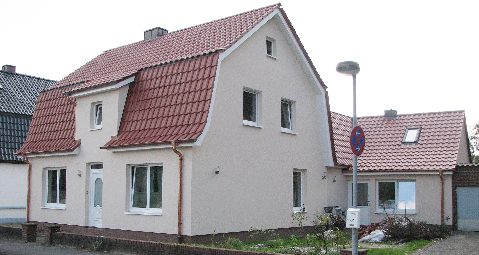 Saniertes und Umgebautes Wohnhaus Nordhorn rechts mit Anbau